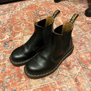 Dr. Martens 2976 chelsea boots